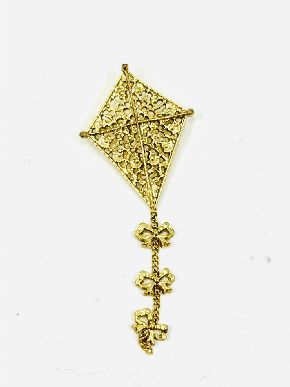 1928 Gold-Tone Filigree Kite Brooch with Articulated Tail & Bow Dangles